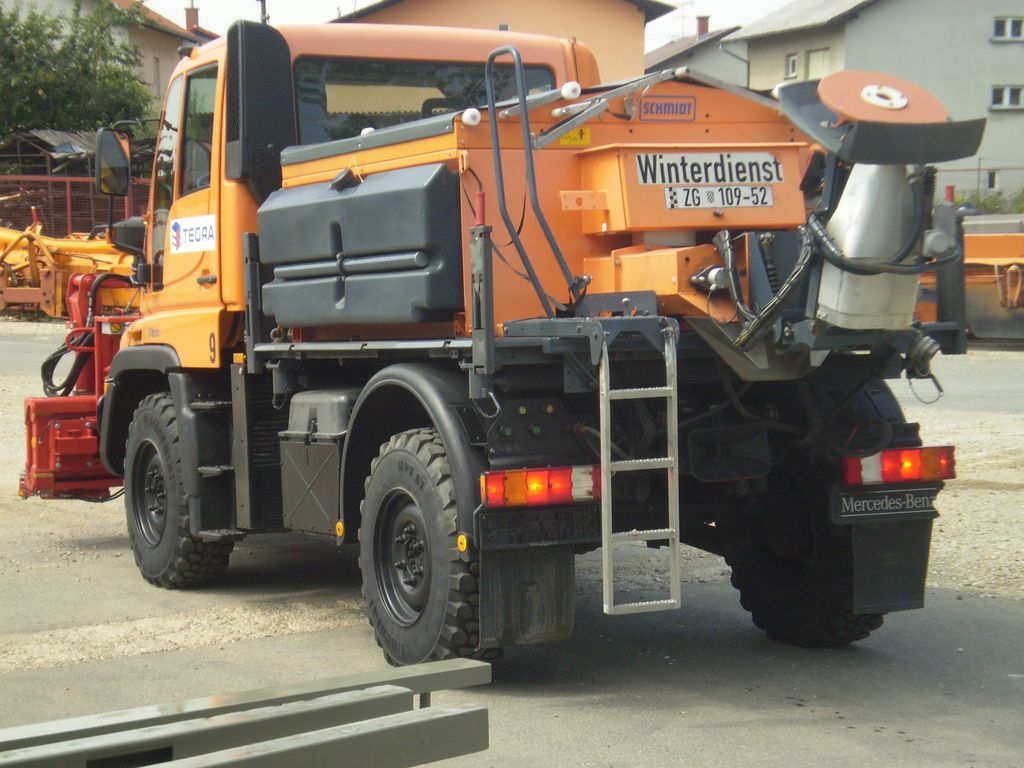 M-B UNIMOG U300 UNIVERZALNO RADNO VOZILO